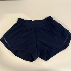 Lululemon 2.5 inseam hotty hots size 2 in true navy